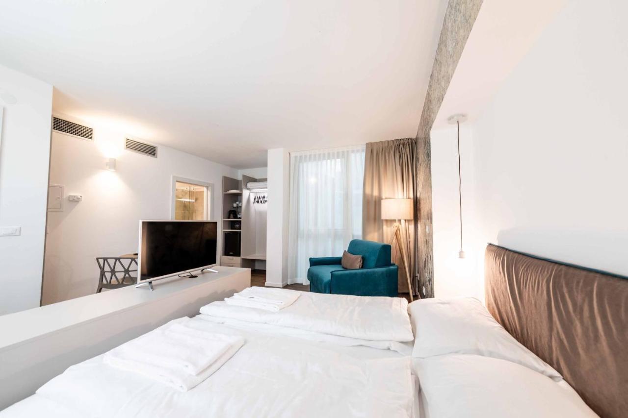 Stay Cooper L Guesthouse Zum Loewen เมราโน ภายนอก รูปภาพ